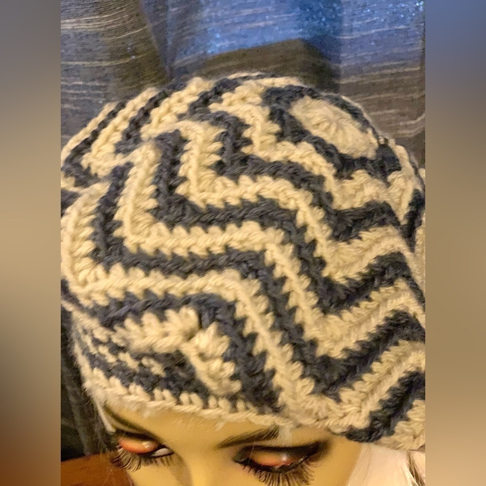 Handmade Unisex Knit Crochet Beret Hat Teen Adult OS Blue White - Picture 3 of 3